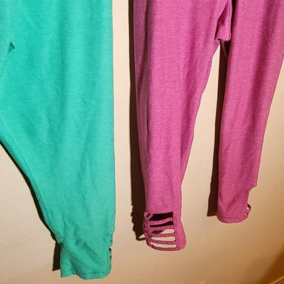 2 Pair of Scorpio Sol Cut-Out Yoga 3/4 Capri Leggings - Size Small - Picture 3 of 5